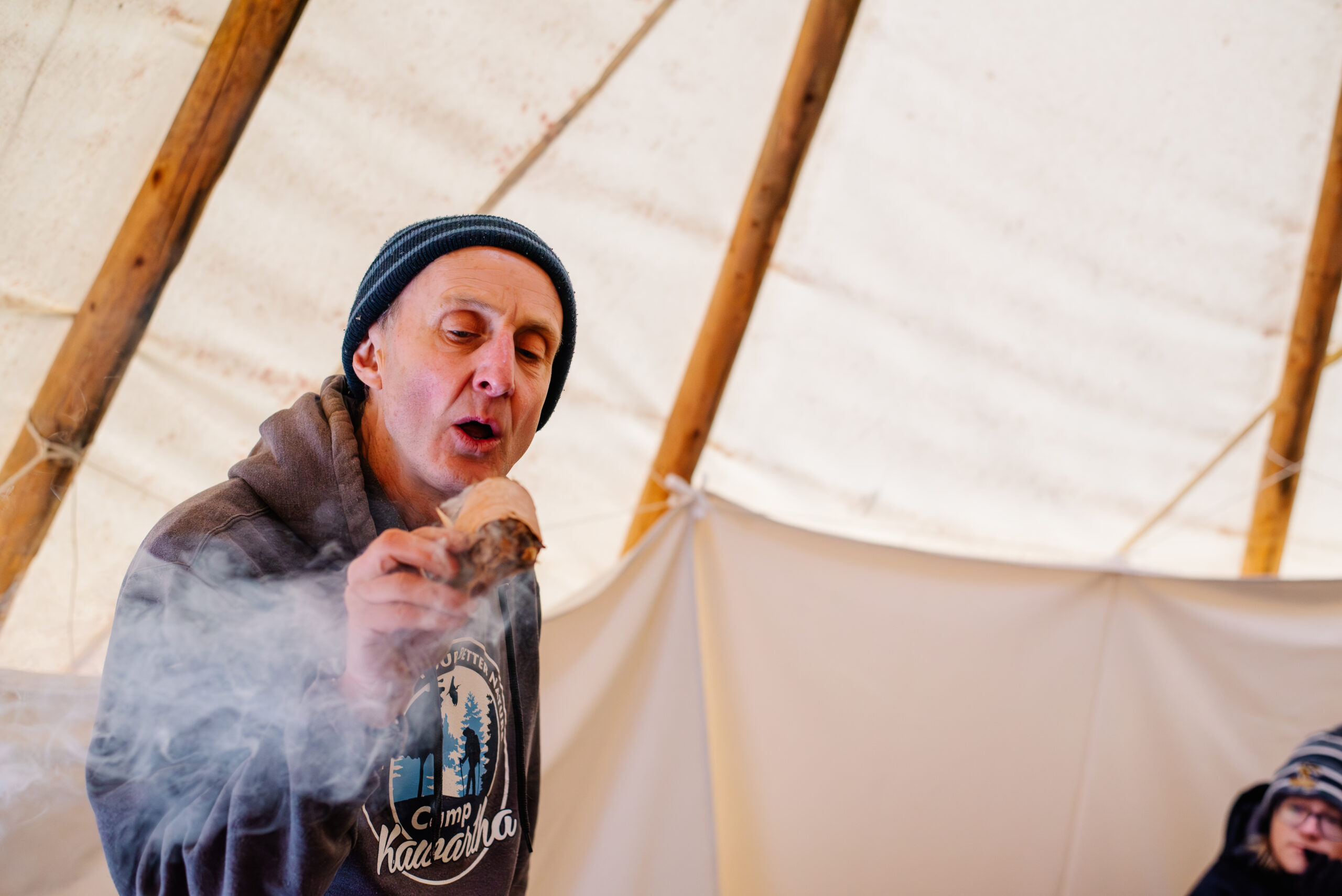 2024CKWinter1(2) Man sageing tipi