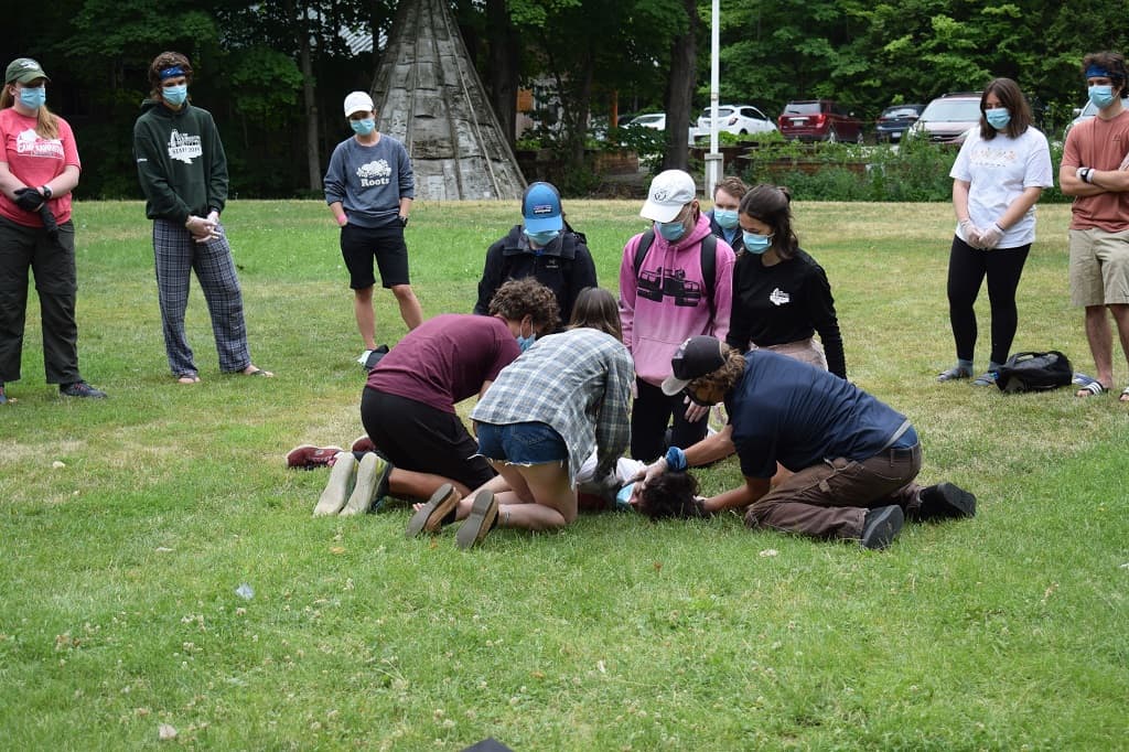 First aid training outside